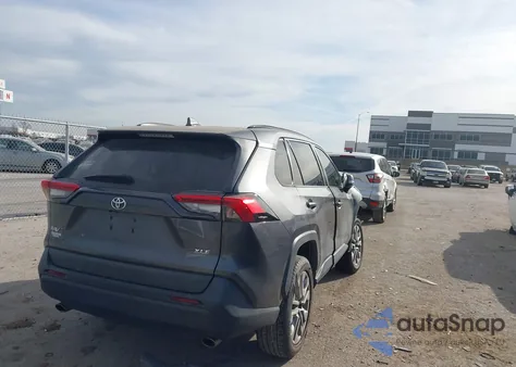 2021 Toyota Rav4 Xle Premium z USA, uszkodzony, nr VIN 2T3C1RFV7MC119488